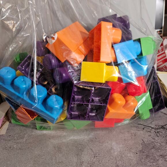 Mega Blocks First Builders 40+ - Picture 2 of 2